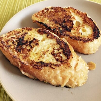 フランスパンでフレンチトーストを作るのは初めてです。ふわっと、カリッと、美味しくできました٩(๑>∀<๑)۶